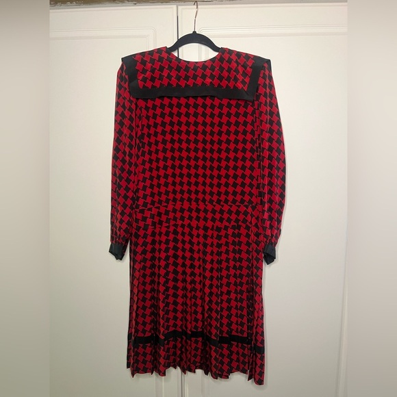 Vintage 1980’s 100% Silk Albert Nipon Portrait Collar Drop Waist Dress - Picture 2 of 14